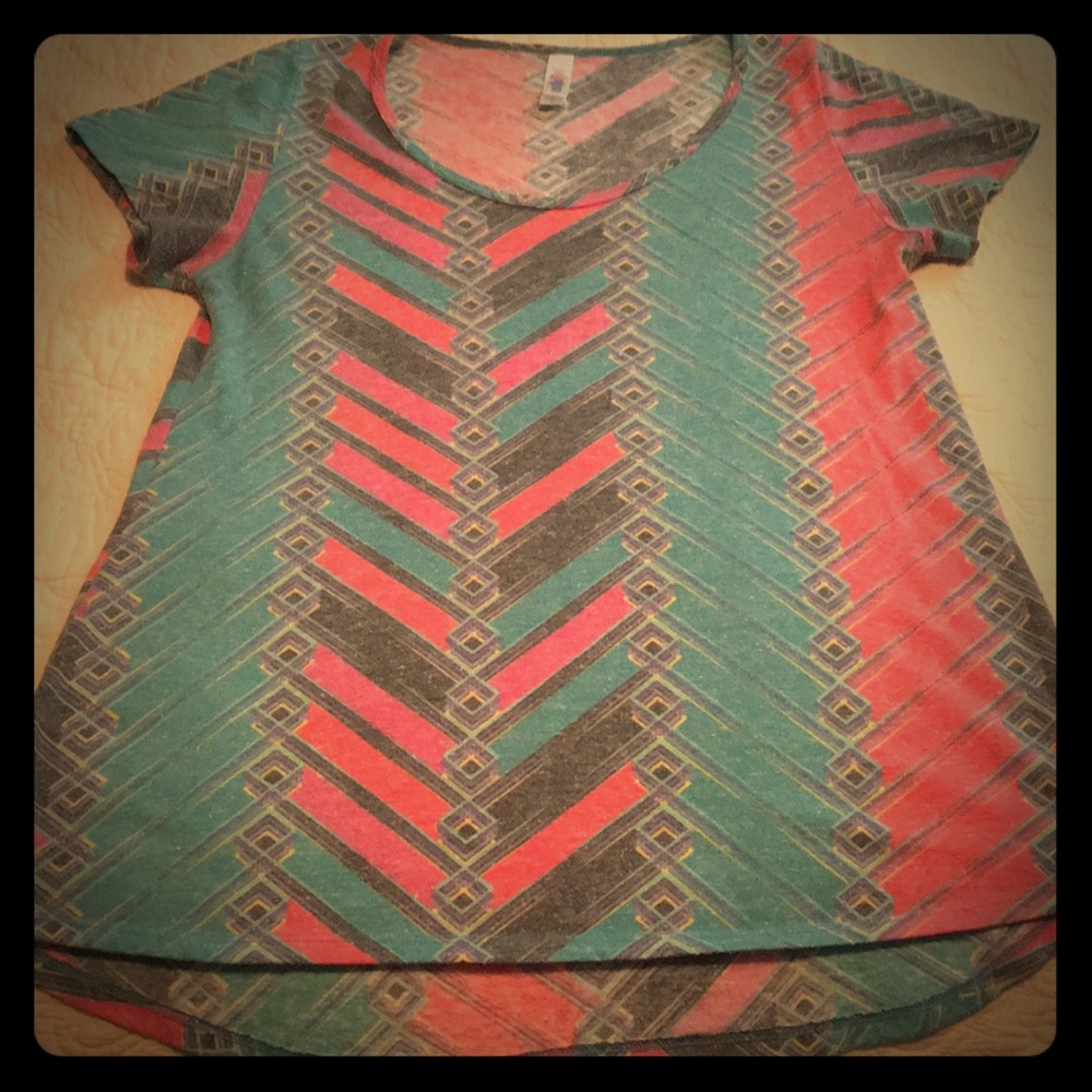 LuLaRoe Patterned Small Classic Tee